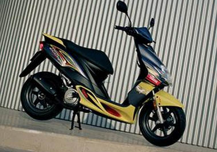 Yamaha jog RR красно белый